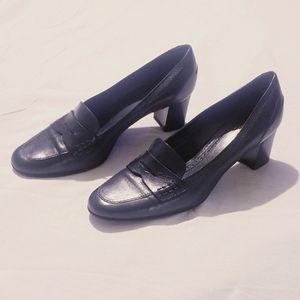 Brooks Brothers women's navy blue shoes